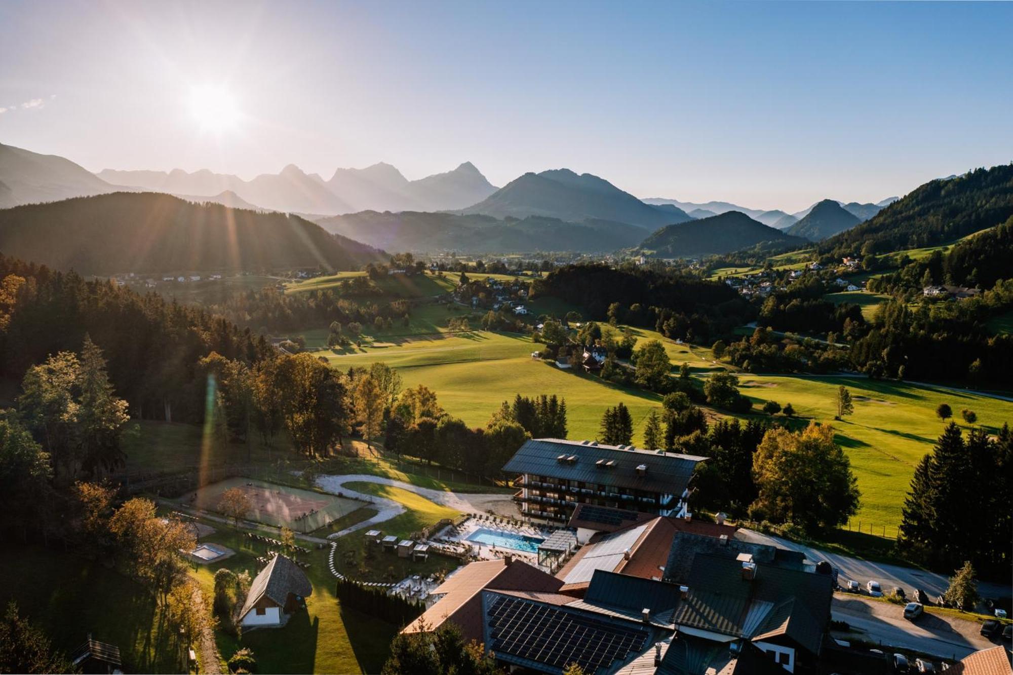 Hotel Sperlhof Виндишгарстен Экстерьер фото