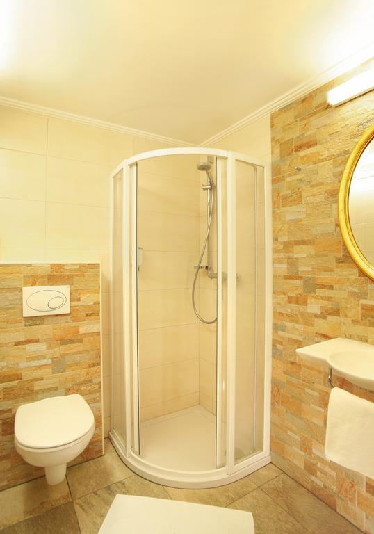 Hotel Sperlhof Виндишгарстен Экстерьер фото