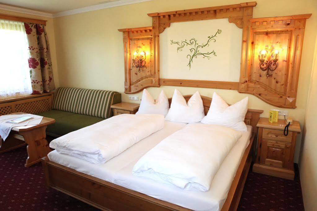 Hotel Sperlhof Виндишгарстен Экстерьер фото
