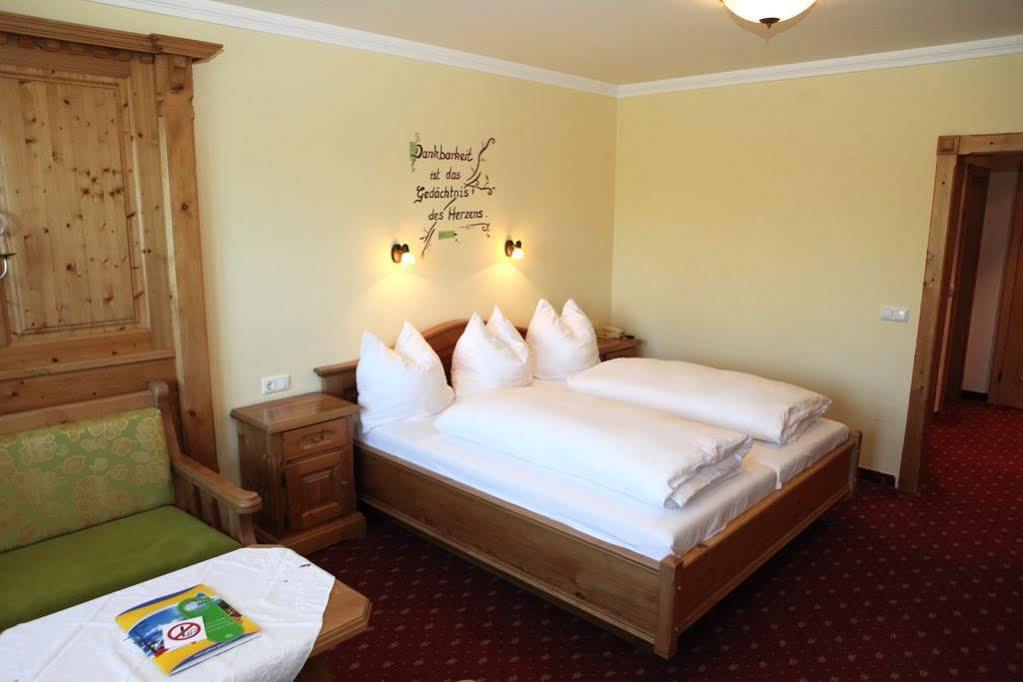 Hotel Sperlhof Виндишгарстен Экстерьер фото