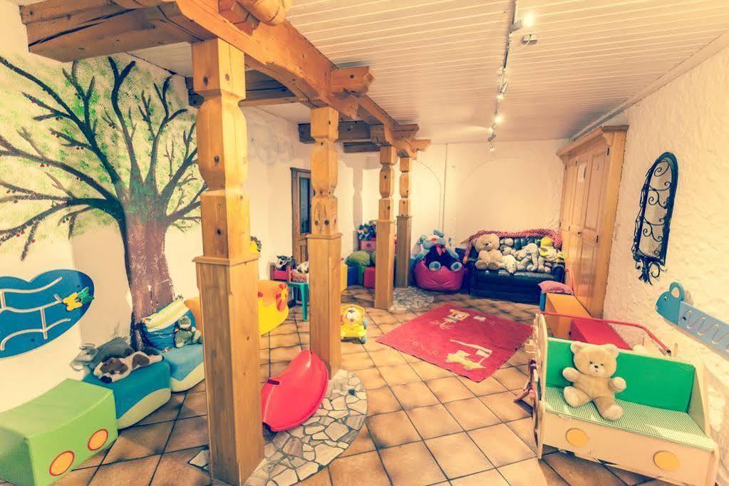 Hotel Sperlhof Виндишгарстен Экстерьер фото